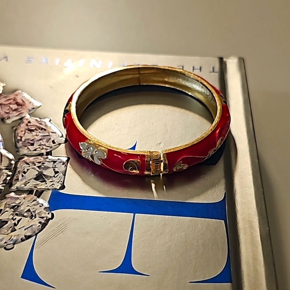 Vintage Gold Tone Enamel Flower Design Cuff Clamper Bracelet. - Picture 4 of 8